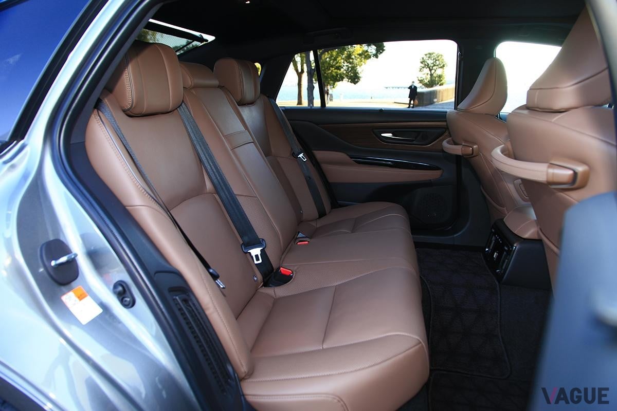 トヨタ「クラウン（セダン）」