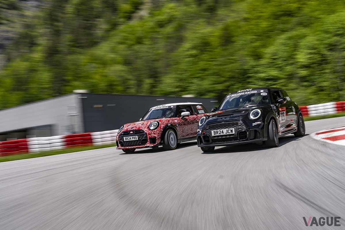 2024年6月に開催されたニュルブルクリンク24時間レースに登場した新型ミニJCW。正式な世界初公開は2024年秋の予定だ