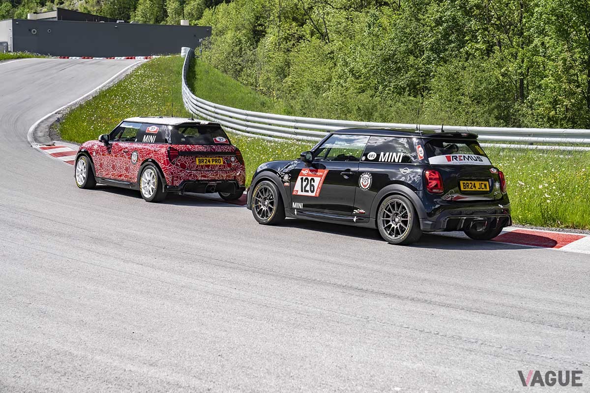 2024年6月に開催されたニュルブルクリンク24時間レースに登場した新型ミニJCW。正式な世界初公開は2024年秋の予定だ