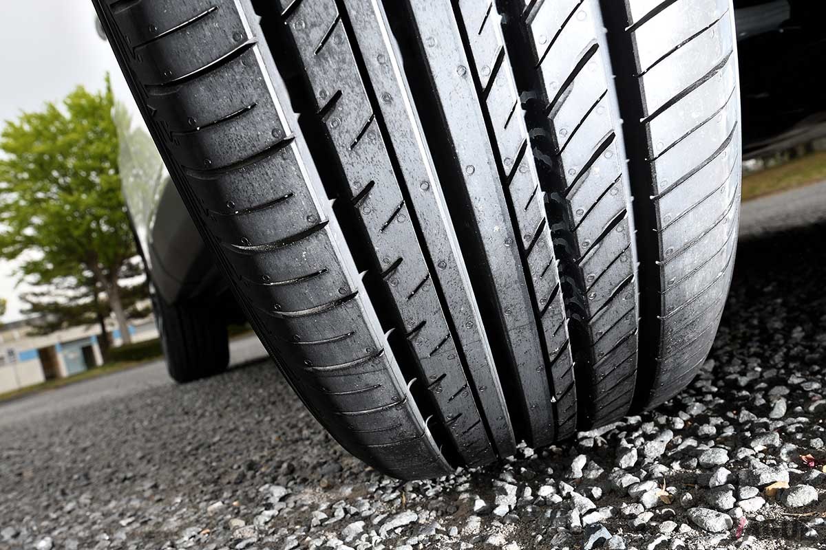 ヨコハマ「アドバンdB　V552」