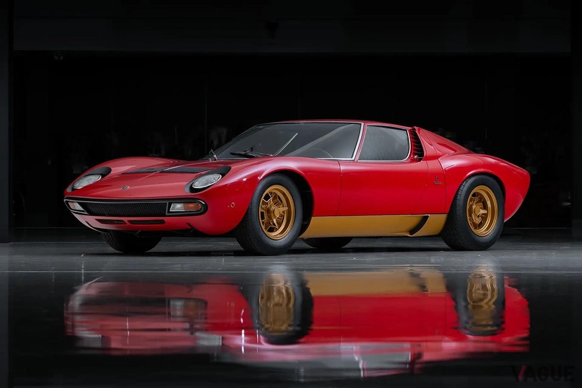 オークションに登場した1972年式ランボルギーニ「ミウラP400 SV 」Darin Schnabel  ©2024 Courtesy of RM Sotheby's
