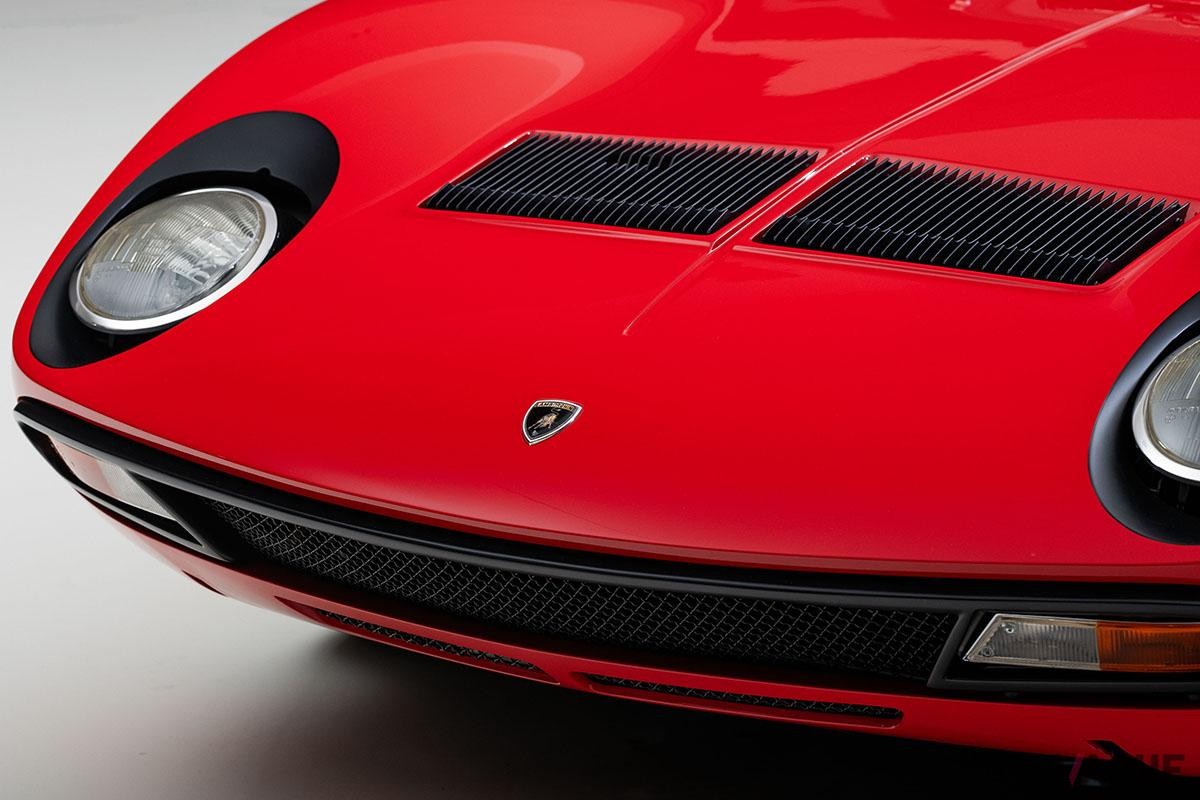 オークションに登場した1972年式ランボルギーニ「ミウラP400 SV 」Darin Schnabel  ©2024 Courtesy of RM Sotheby's