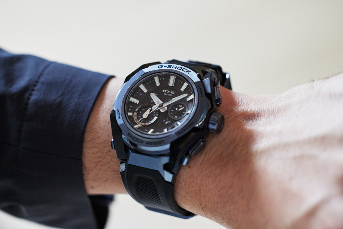 「G-SHOCK MT-G」MTG-B4000B-1A2JF（ブルーグレー）／クオーツ（タフソーラー）、ケース径45.3mm、ケース厚14.4mm、カーボンファイバー強化樹脂+ステンレススチールケース、20気圧防水。17万6000円（税込み）