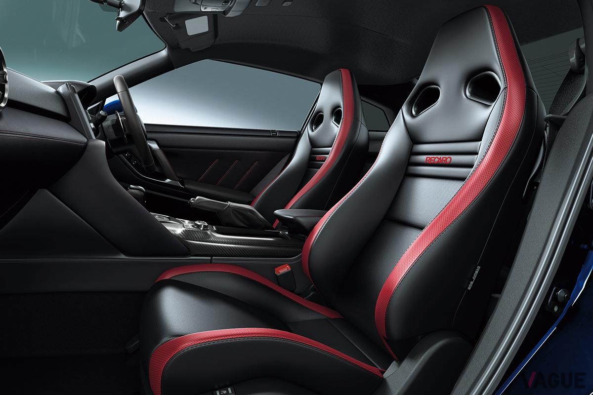 2024年3月に発表された日産「GT-R 」2025年モデルのインテリア