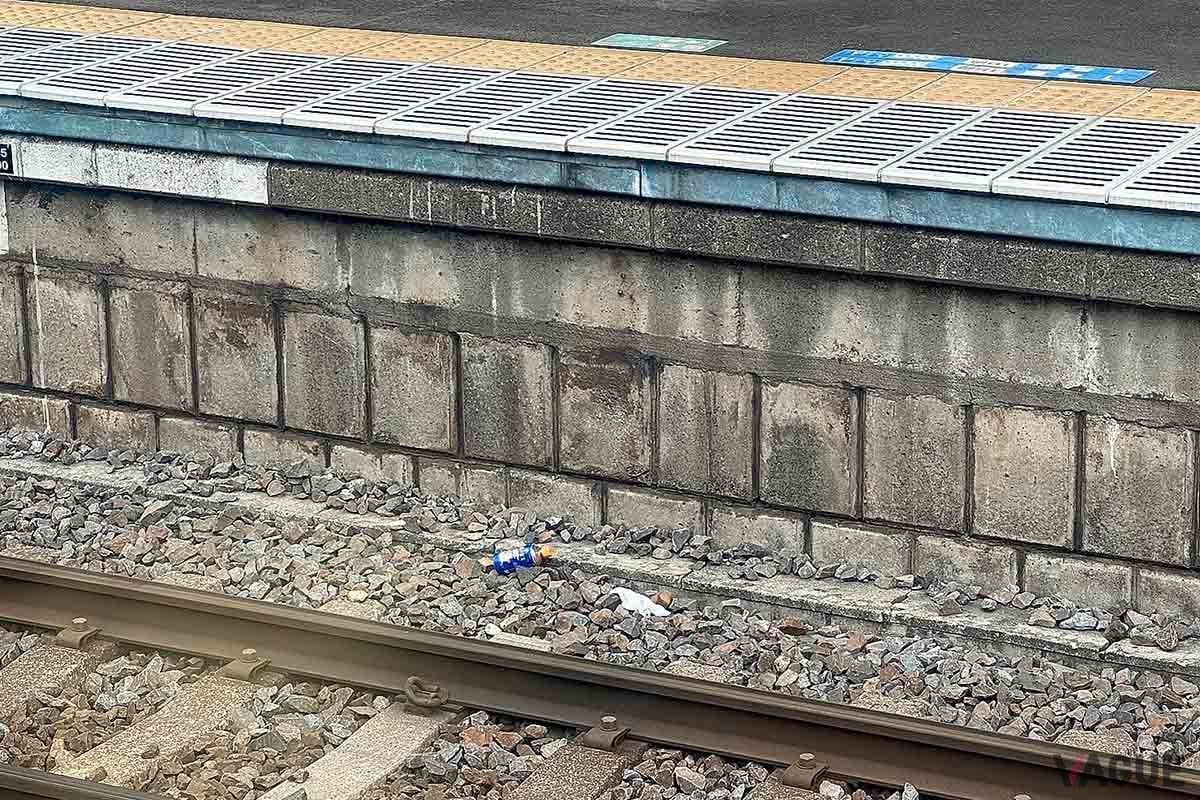 ワイヤレス イヤホン 満員 トップ 電車 落とす