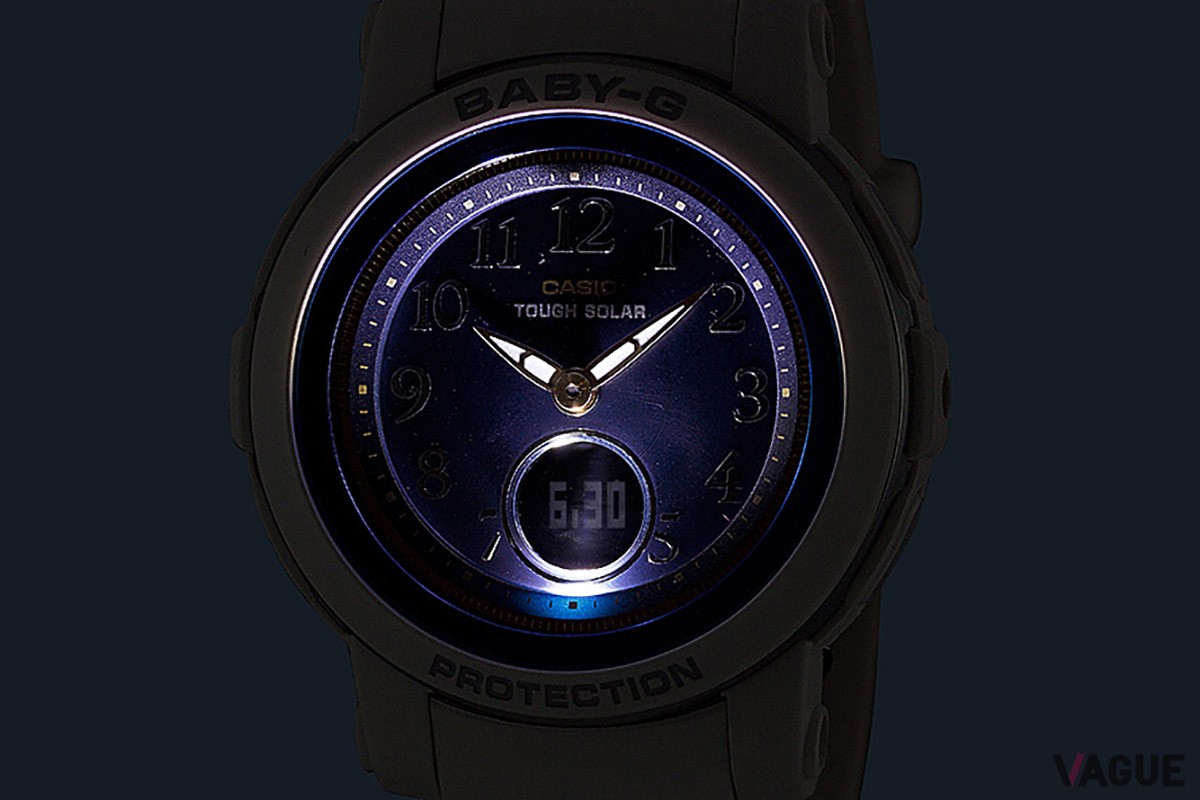 「BABY-G（ベイビージー）」のLED（スーパーイルミネーター）点灯時。