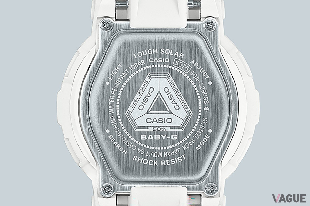 「BABY-G」の裏蓋にも三角形の記念ロゴが。