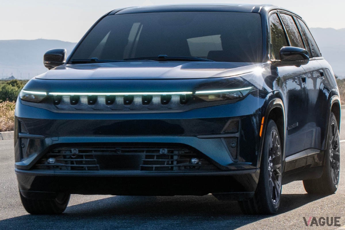 米国で世界初公開されたジープの大型SUVタイプのEV、新型「ワゴニアS」