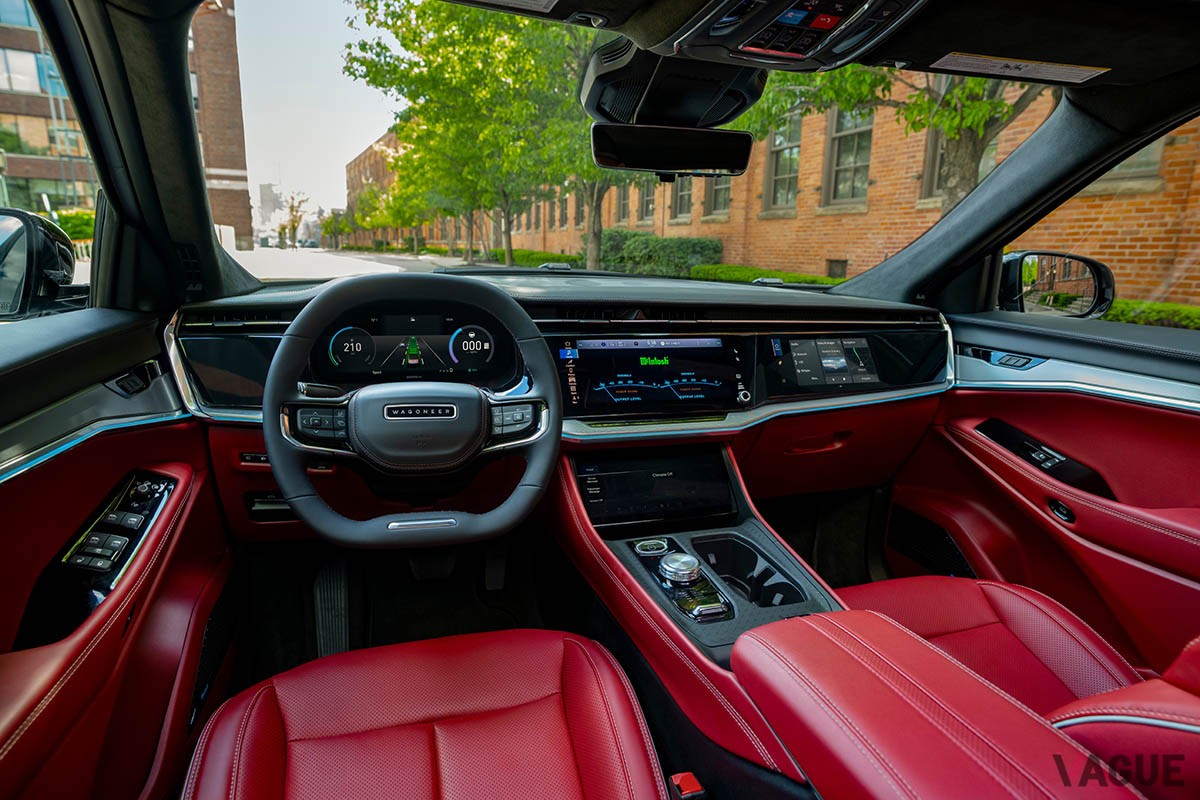 米国で世界初公開されたジープの大型SUVタイプのEV、新型「ワゴニアS」のインテリア