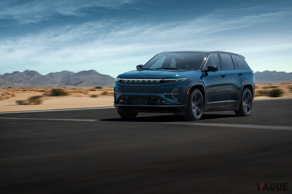 米国で世界初公開されたジープの大型SUVタイプのEV、新型「ワゴニアS」