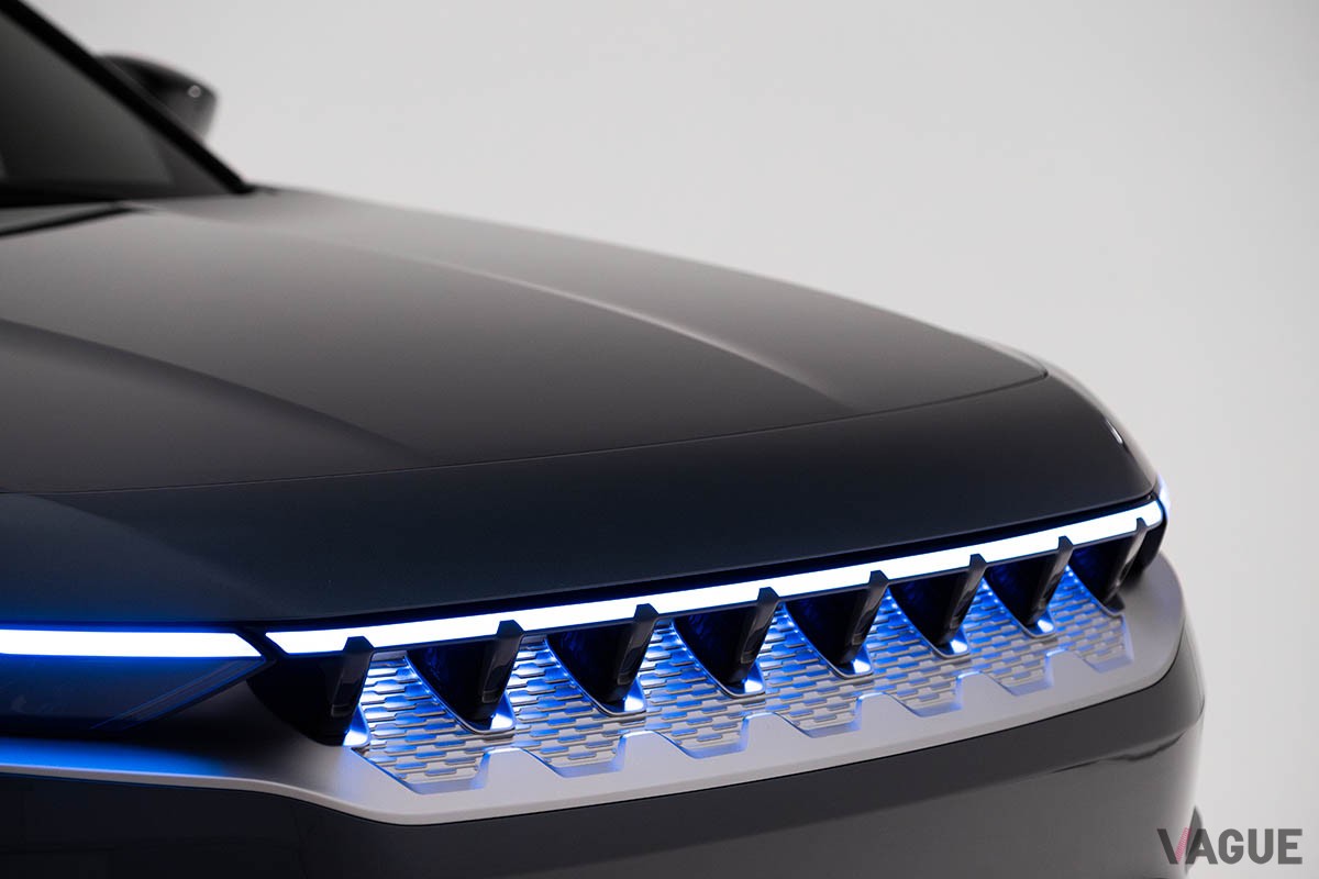 米国で世界初公開されたジープの大型SUVタイプのEV、新型「ワゴニアS」