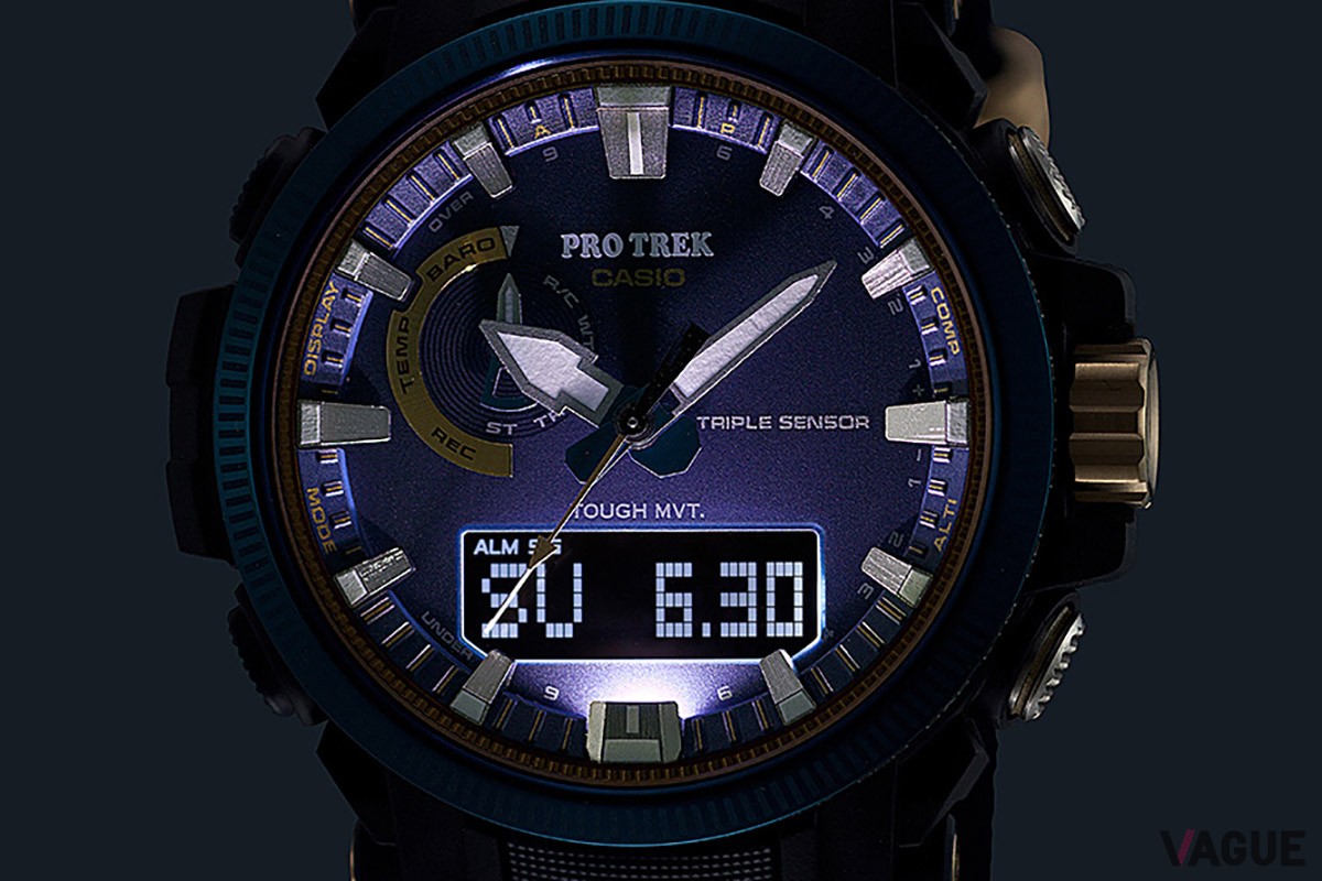 プロトレックのLED発光時の姿。