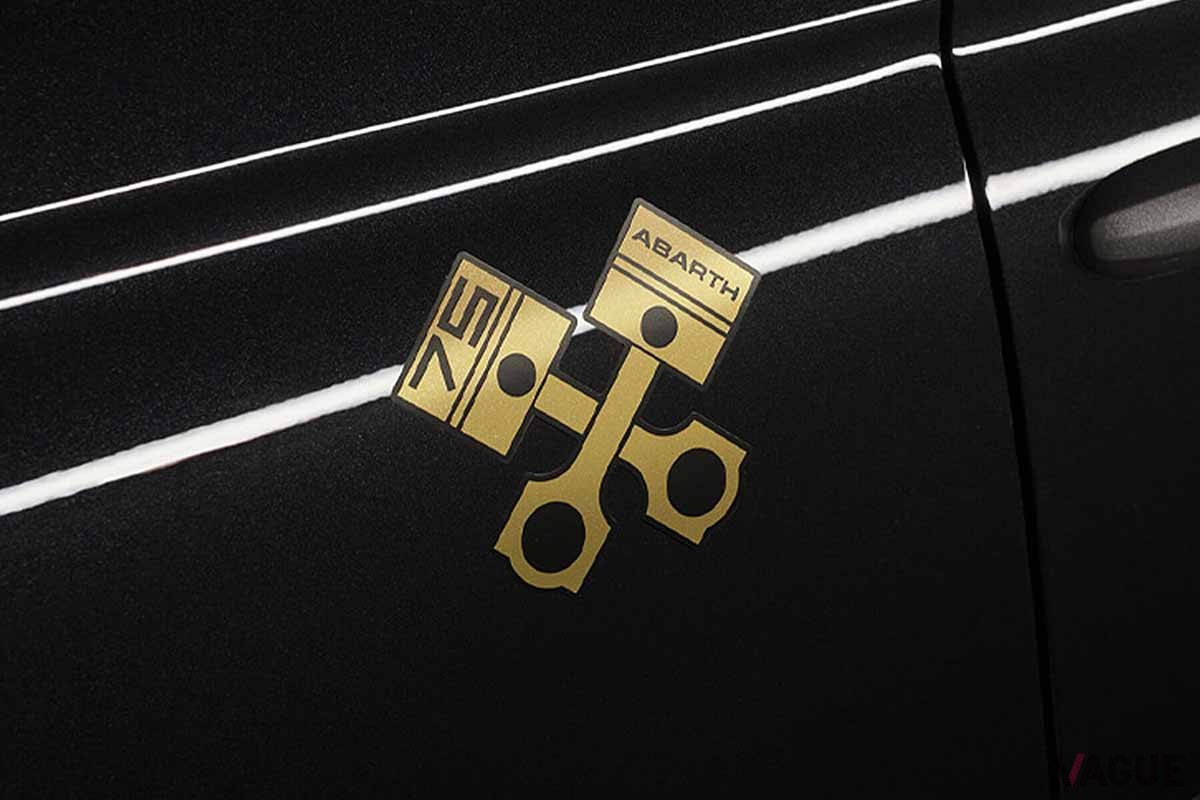 限定車「アバルト695 75°アニヴェルサーリオ」
