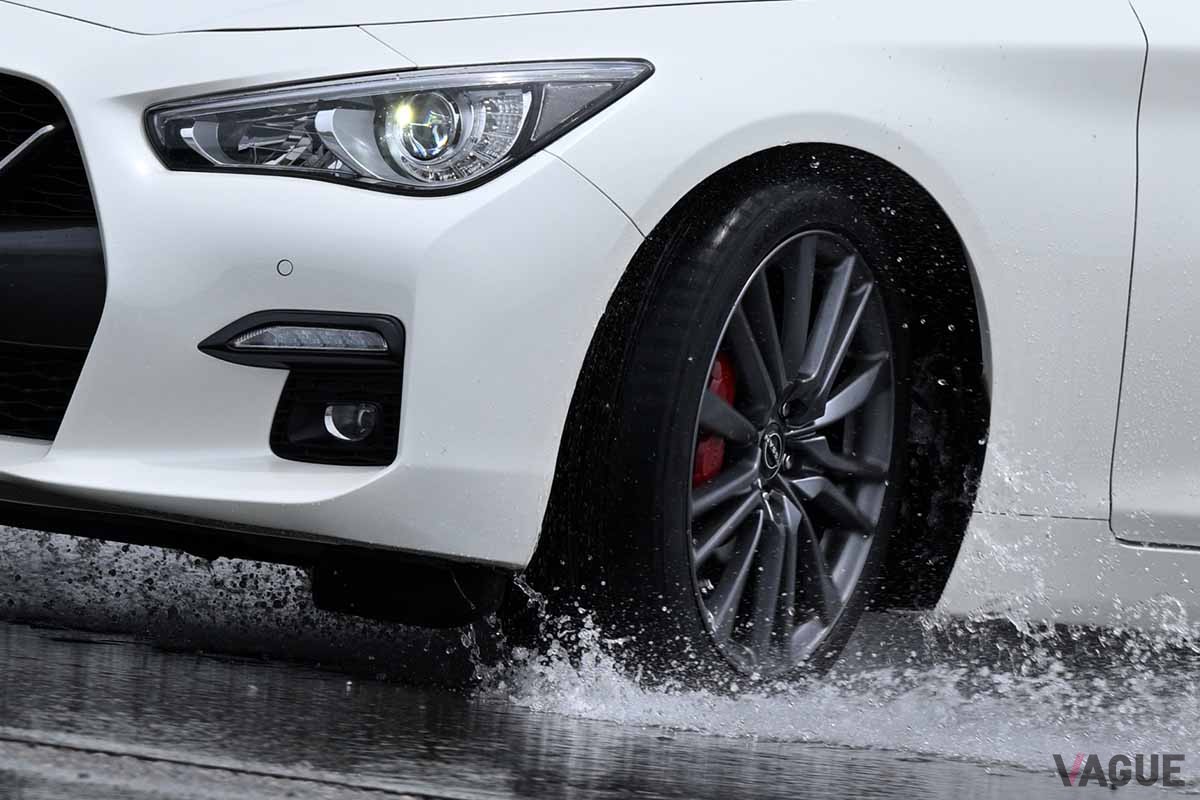 突然のゲリラ豪雨。クルマを運転しているときにゲリラ豪雨に遭った場合、どうすればいいのだろうか？