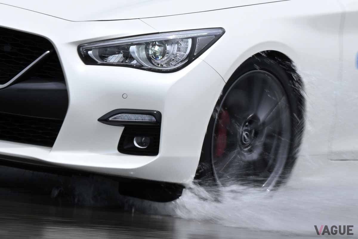突然のゲリラ豪雨。クルマを運転しているときにゲリラ豪雨に遭った場合、どうすればいいのだろうか？