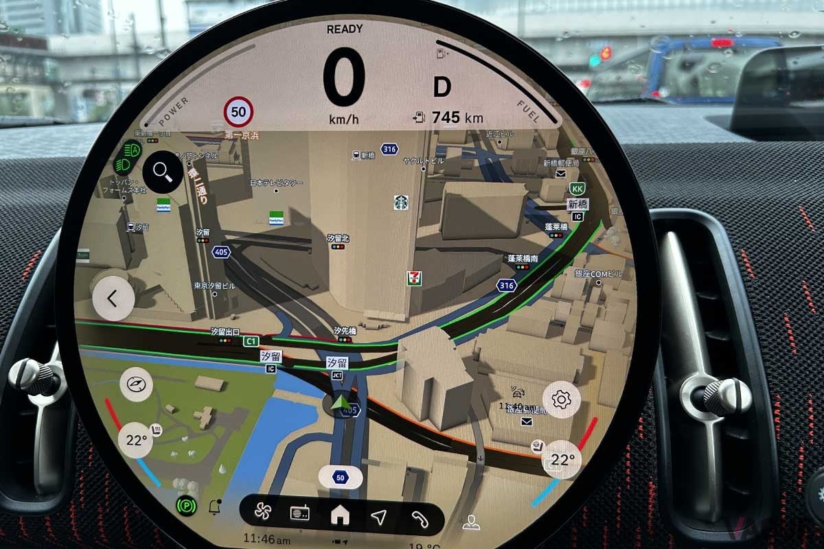 新型「ミニ・カントリーマン」のカーナビ表示。このように俯瞰された3D地図の場合はヘディングアップ表示一択だ