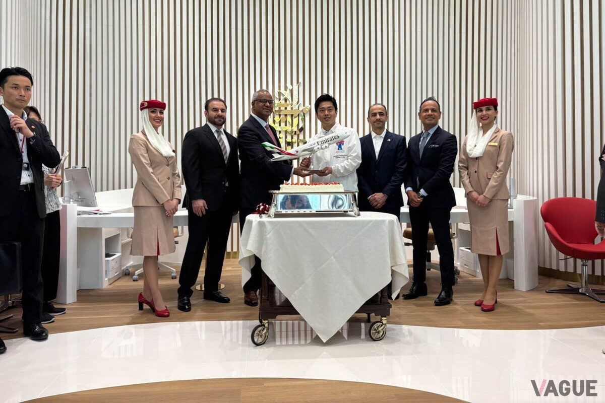 グランドオープンセレモニーにおけるケーキカットの様子