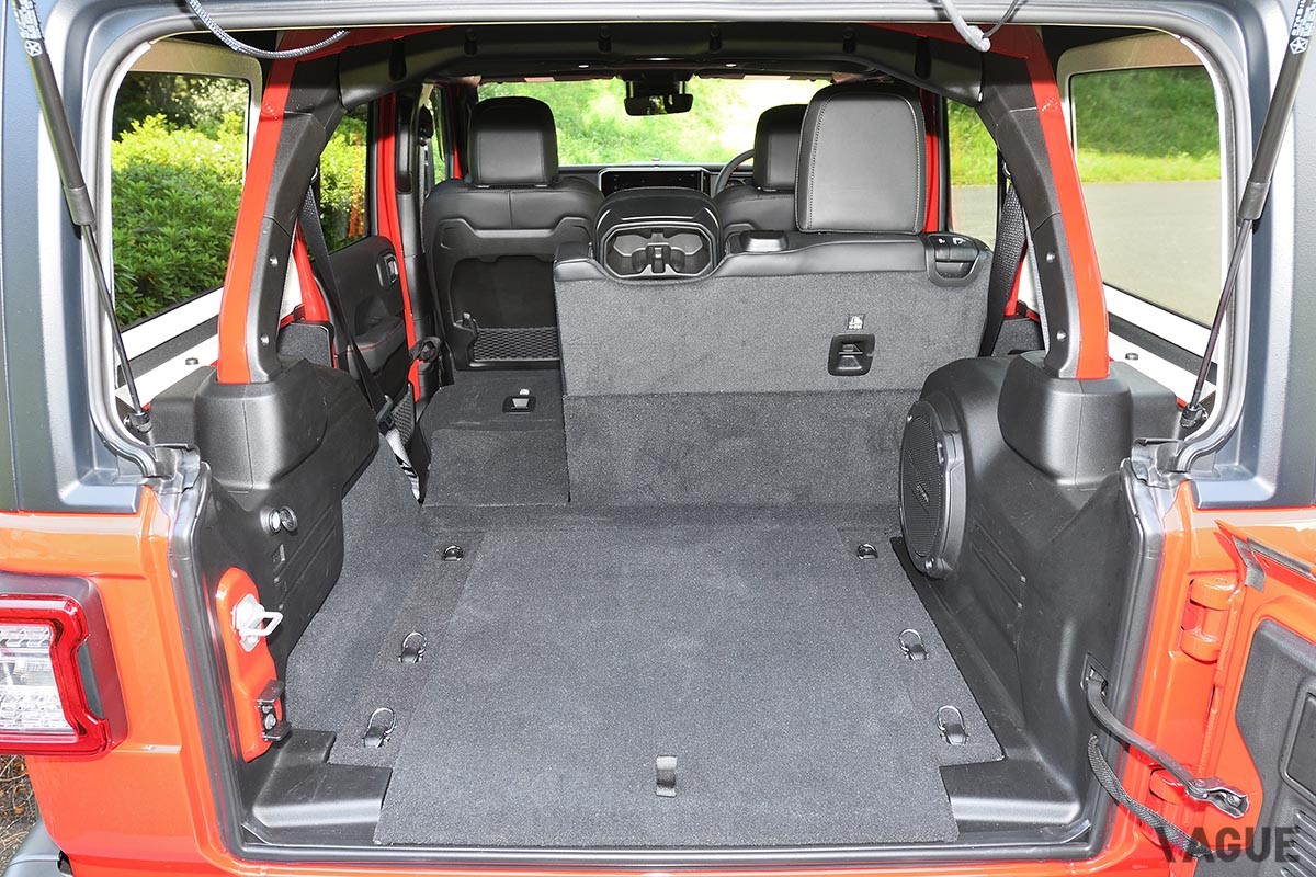 ジープ新型「ラングラー アンリミテッド ルビコン」の荷室