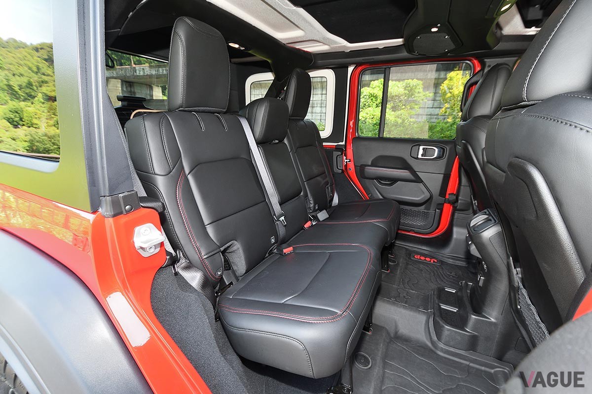 ジープ新型「ラングラー アンリミテッド ルビコン」のインテリア