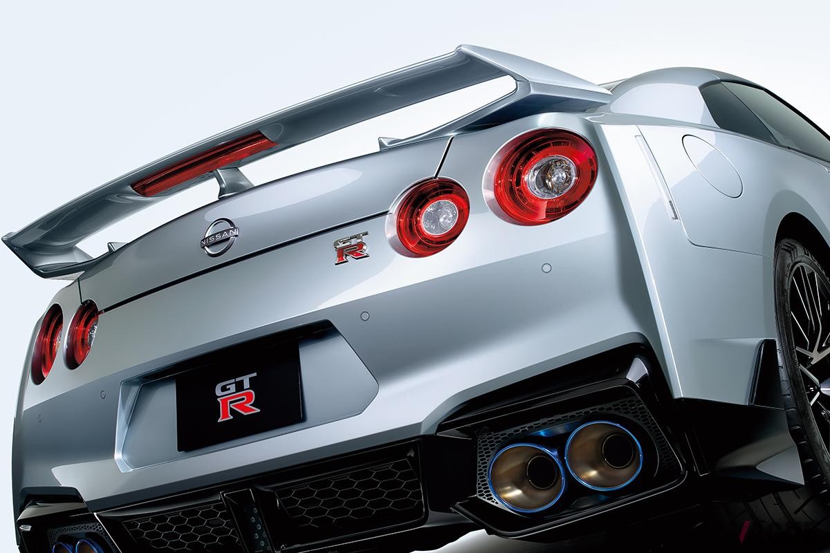 日本を代表するスーパーカー、日産「GT-R」の説明書には「超高性能エンジンのため、オクタン価100以上の無鉛プレミアムガソリンをお使いください」と書いている