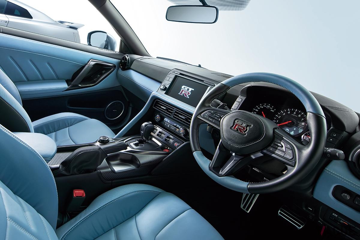 日本を代表するスーパーカー、日産「GT-R」の説明書には「超高性能エンジンのため、オクタン価100以上の無鉛プレミアムガソリンをお使いください」と書いている