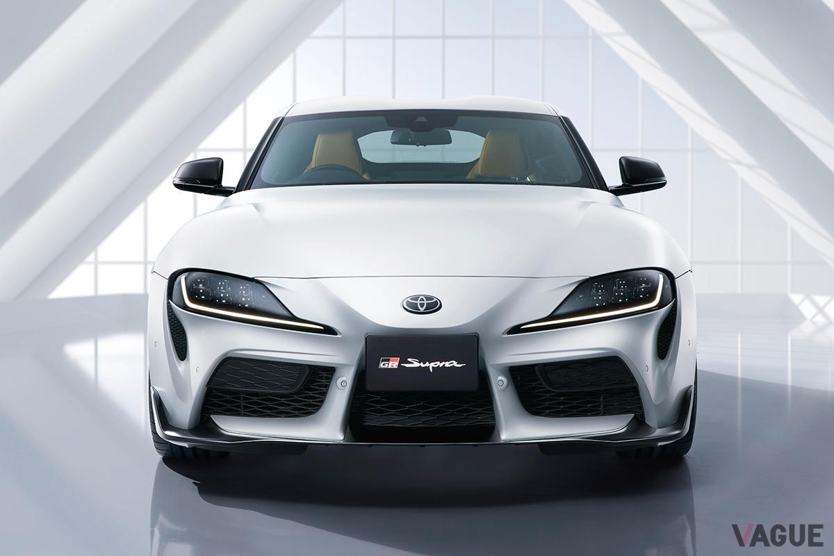 トヨタ「スープラ」の取扱い説明書には、「プレミアムガソリンを使用してください」とある一方で、「さまざまな品質のガソリンを給油することができます」「最低品質の燃料を使用しても、エンジンの耐久年数は変わりません」「最低品質　無鉛レギュラーガソリン（オクタン価91）」とある