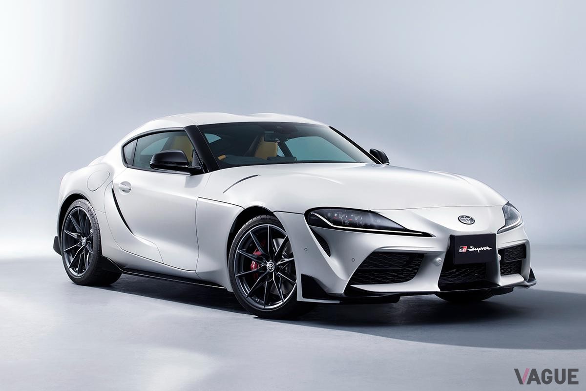 トヨタ「スープラ」の取扱い説明書には、「プレミアムガソリンを使用してください」とある一方で、「さまざまな品質のガソリンを給油することができます」「最低品質の燃料を使用しても、エンジンの耐久年数は変わりません」「最低品質　無鉛レギュラーガソリン（オクタン価91）」とある