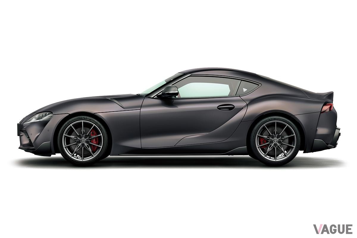 トヨタ「スープラ」の取扱い説明書には、「プレミアムガソリンを使用してください」とある一方で、「さまざまな品質のガソリンを給油することができます」「最低品質の燃料を使用しても、エンジンの耐久年数は変わりません」「最低品質　無鉛レギュラーガソリン（オクタン価91）」とある