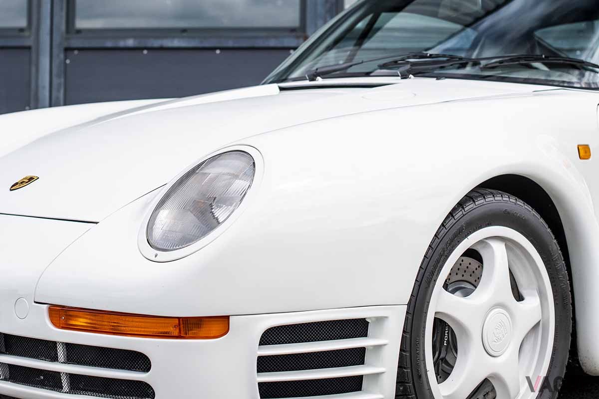 オークションに登場した1985年式ポルシェ「959 'Vorserie'」Remi Dargegen ©2024 Courtesy of RM Sotheby's