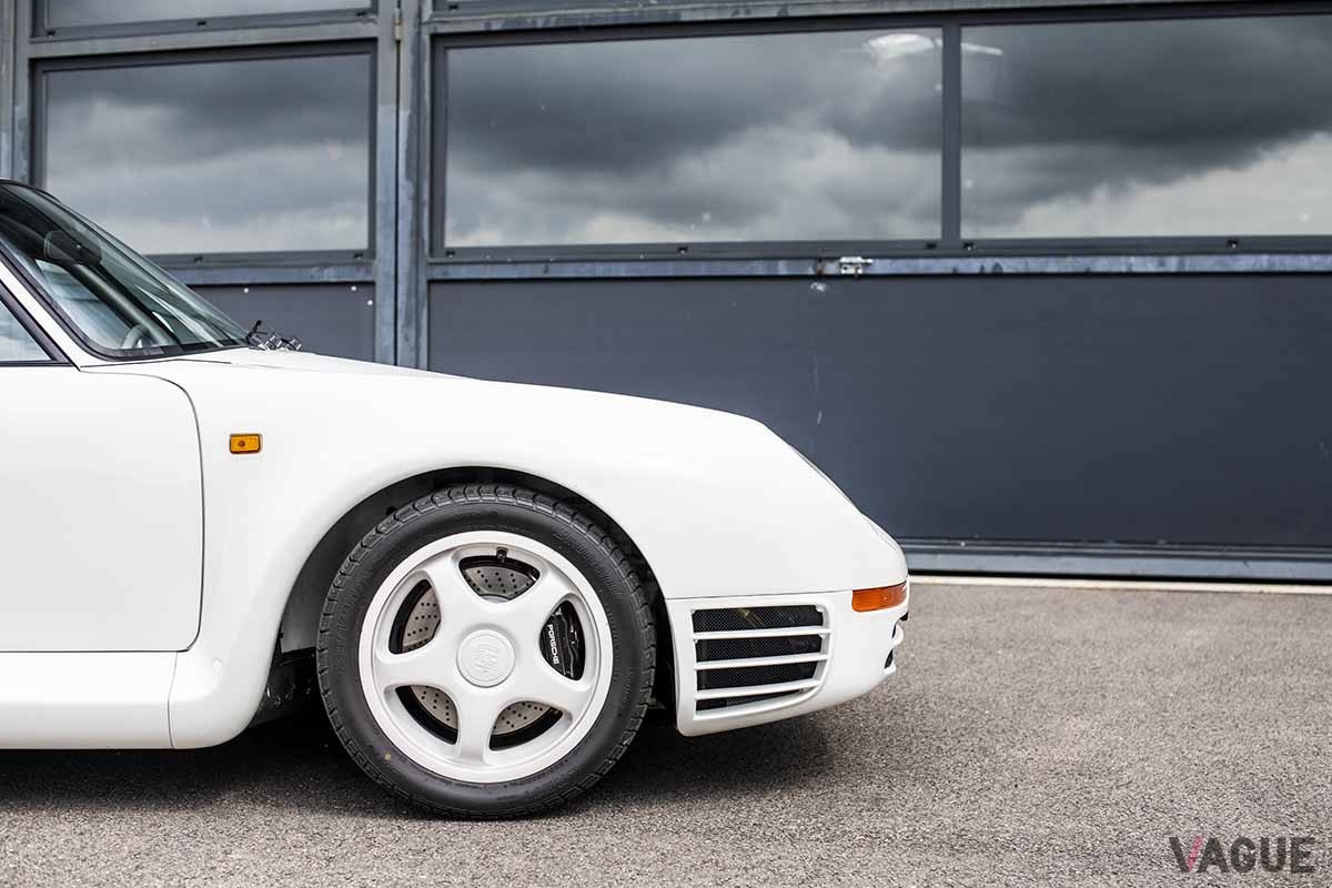 オークションに登場した1985年式ポルシェ「959 'Vorserie'」Remi Dargegen ©2024 Courtesy of RM Sotheby's