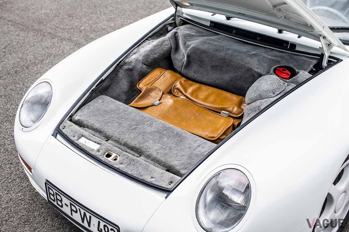 オークションに登場した1985年式ポルシェ「959 'Vorserie'」Remi Dargegen ©2024 Courtesy of RM Sotheby's