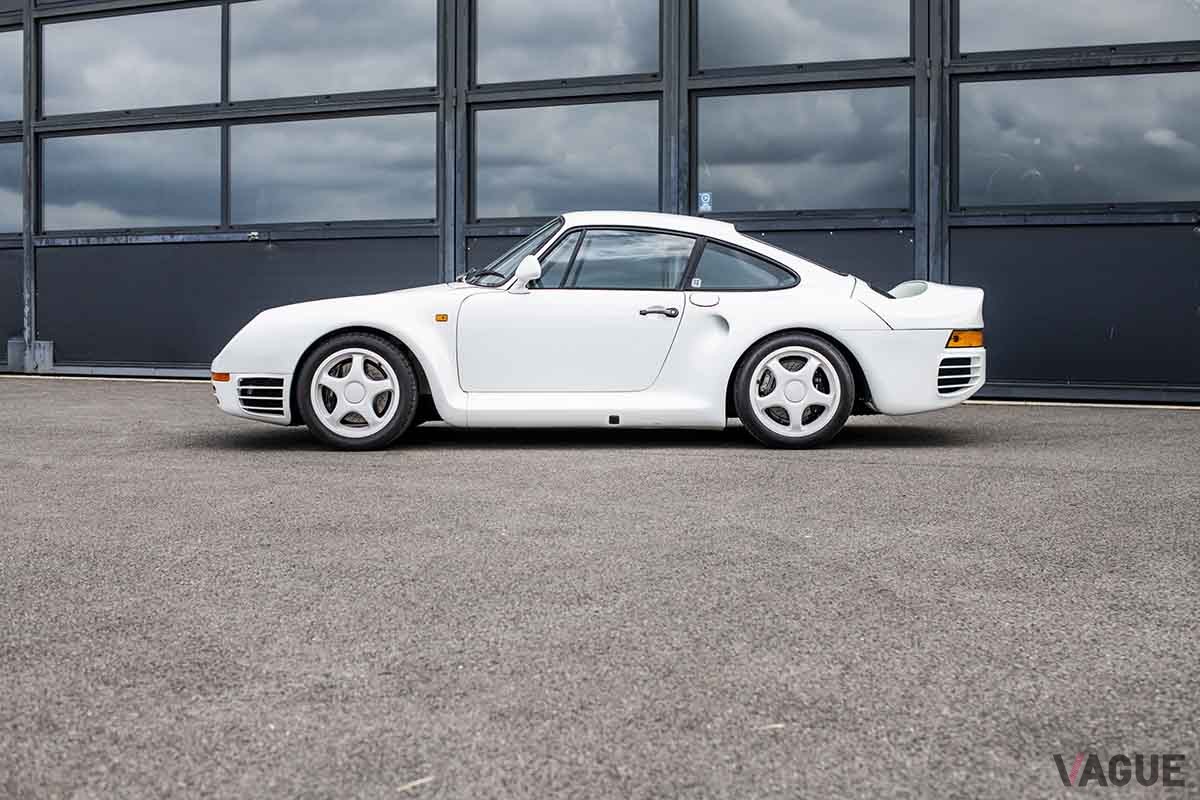 オークションに登場した1985年式ポルシェ「959 'Vorserie'」Remi Dargegen ©2024 Courtesy of RM Sotheby's