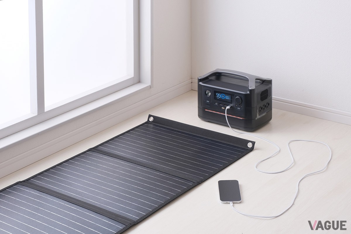 ポタ電で人気のオプションパーツが太陽光で充電できるソーラーパネル。「容量が大きめなパネルを用意して晴れの日に充電。緊急時の備えとしてだけでなく、日常生活の電源にも活用している」という意見も