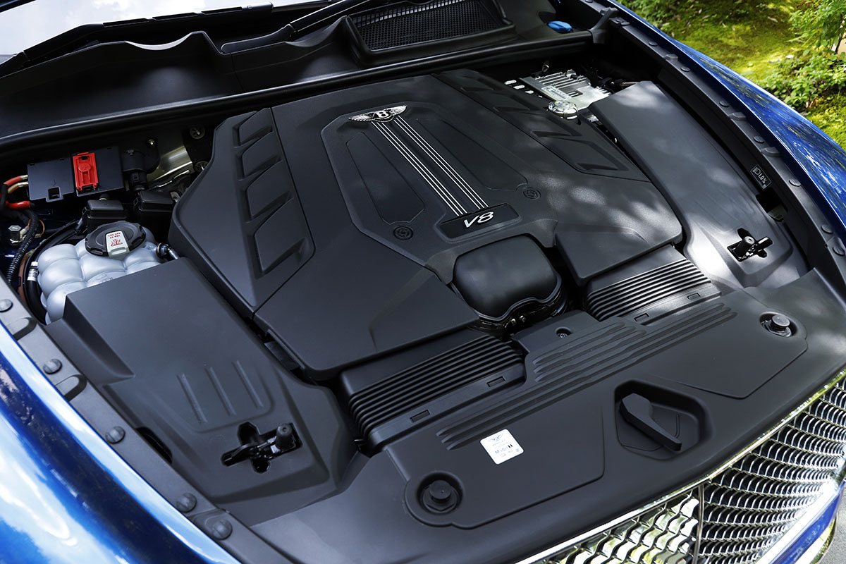 4リッターのV型8気筒ツインターボエンジン。最高出力は550ps、最大トルクは770Nmを発生