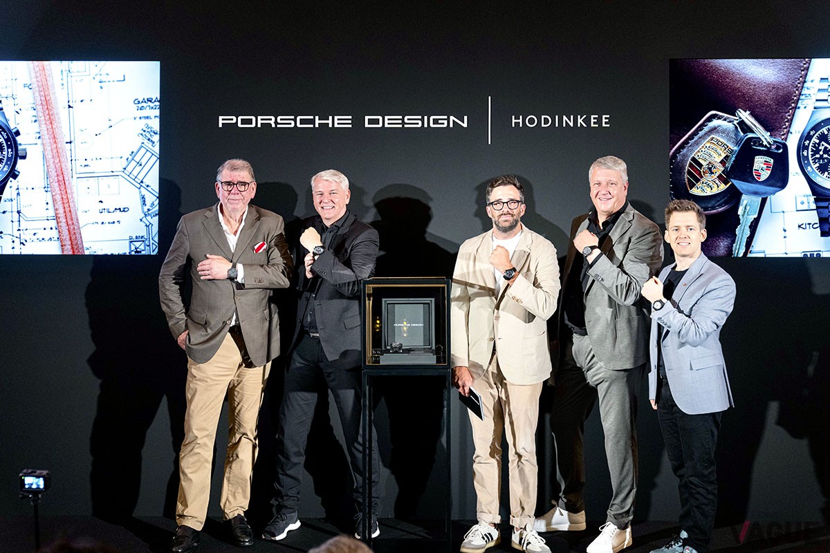 発表会にて。ドイツから時計ジャーナリストのギズベルト・L・ブルーナー氏（写真いちばん左）が「クロノグラフ1」の歴史的な意味と価値を解説した。