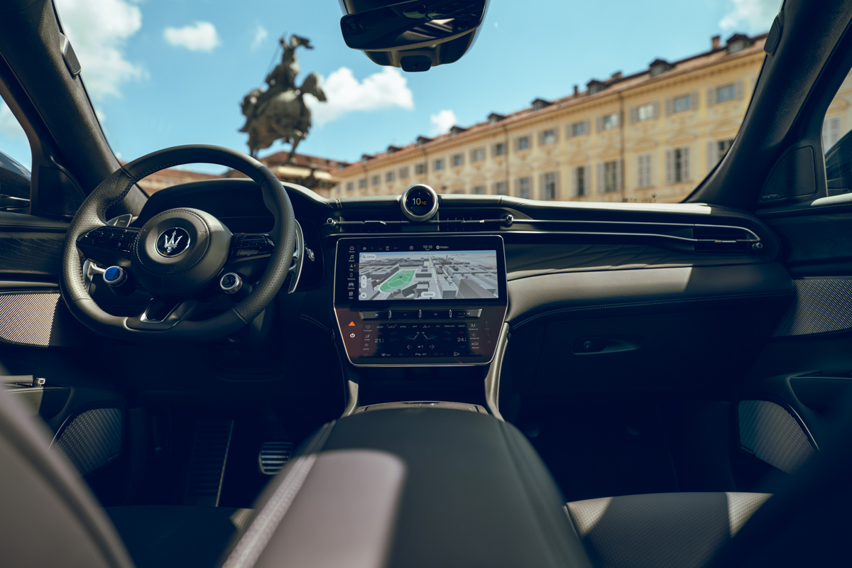 グレカーレのインテリアは、イタリアのクラフツマンシップを随所に感じるラグジュアリーな仕立てだ