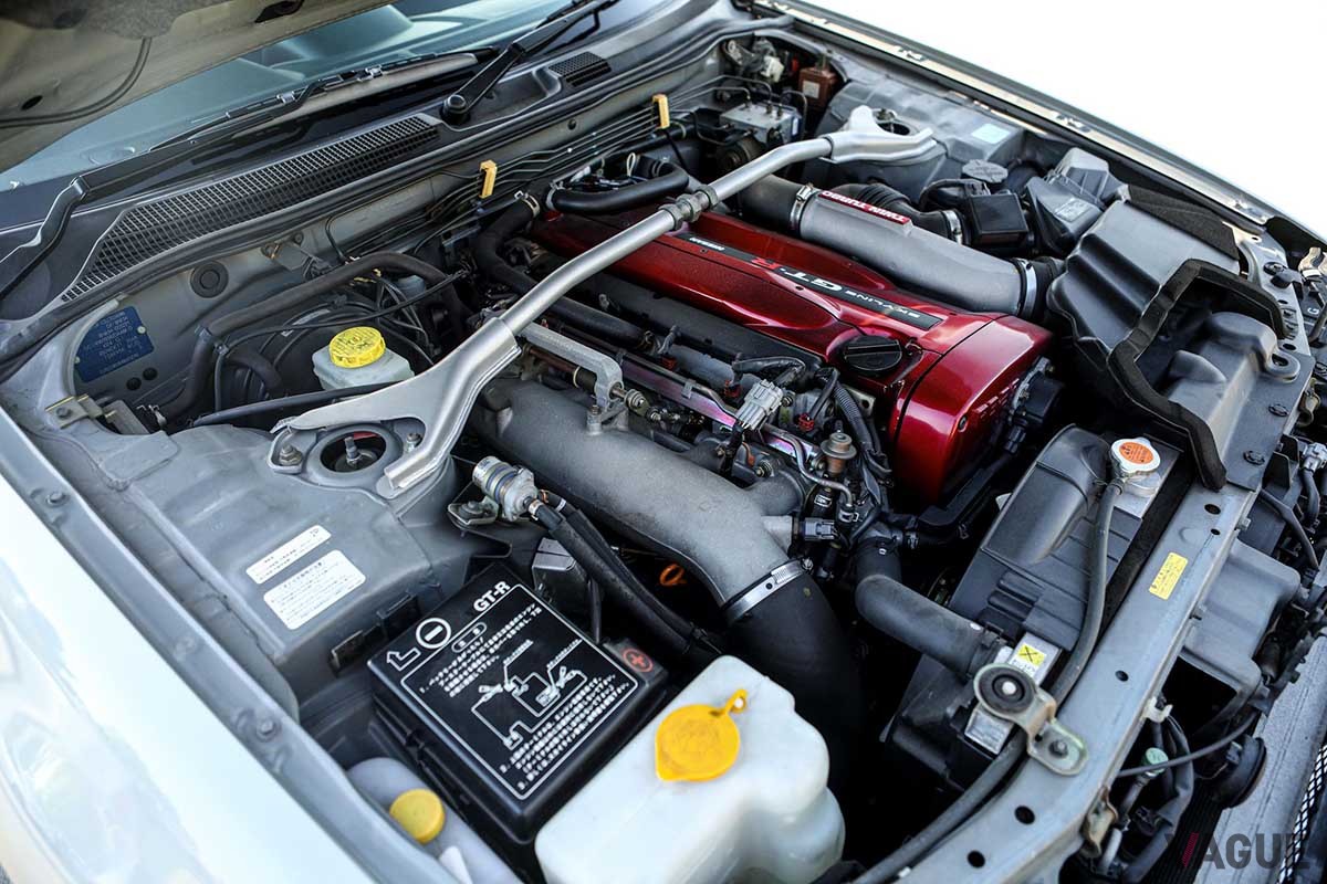 海外オークションサイトに出品された1999年式 日産「R34スカイラインGT-R Vスペック」。走行距離はわずか2万7100kmの極上コンディション車