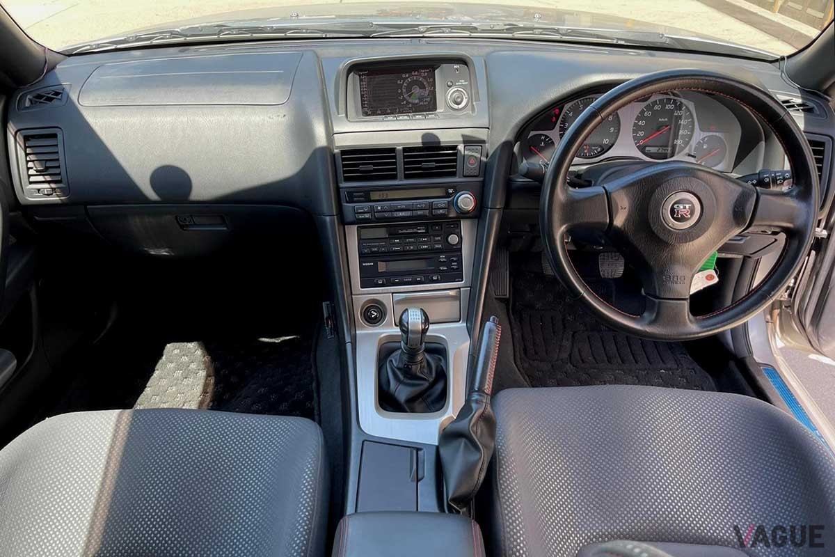海外オークションサイトに出品された1999年式 日産「R34スカイラインGT-R Vスペック」。走行距離はわずか2万7100kmの極上コンディション車