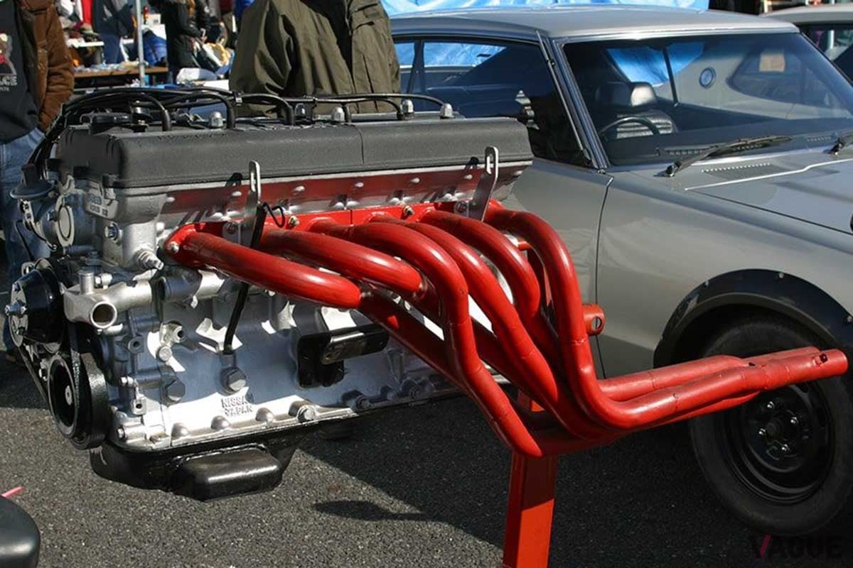 日産の2リッター直列6気筒S20型エンジン。複雑に曲がるエキゾーストマニホールドがタコの足に似ていることから“タコ足”と呼ばれた