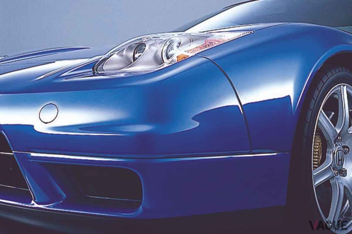 初代NSXは2001年にビッグマイナーチェンジをおこなった際、それまでのリトラクタブルヘッドライトから固定式へと変更された