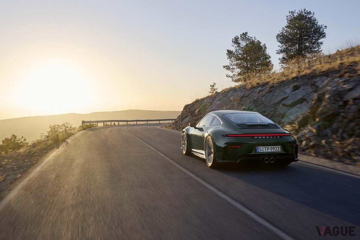 日本で受注が開始されたポルシェ新型「911GT3 ツーリングパッケージ」