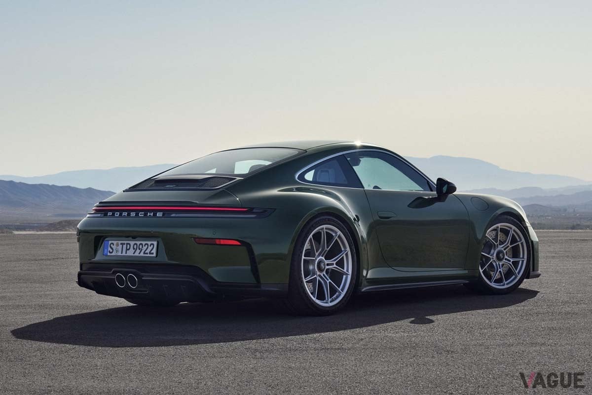 日本で受注が開始されたポルシェ新型「911GT3 ツーリングパッケージ」のインテリア