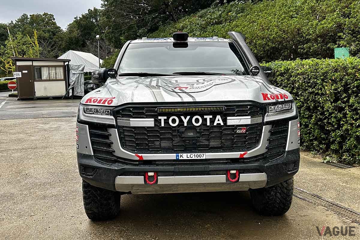 2025年1月にサウジアラビアで開催されるダカールラリー2025に参戦するTLCの「ランドクルーザー300 GR SPORT」