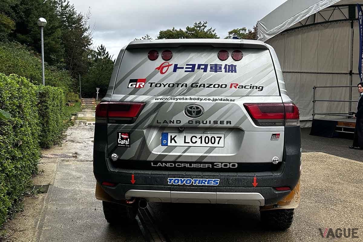 2025年1月にサウジアラビアで開催されるダカールラリー2025に参戦するTLCの「ランドクルーザー300 GR SPORT」