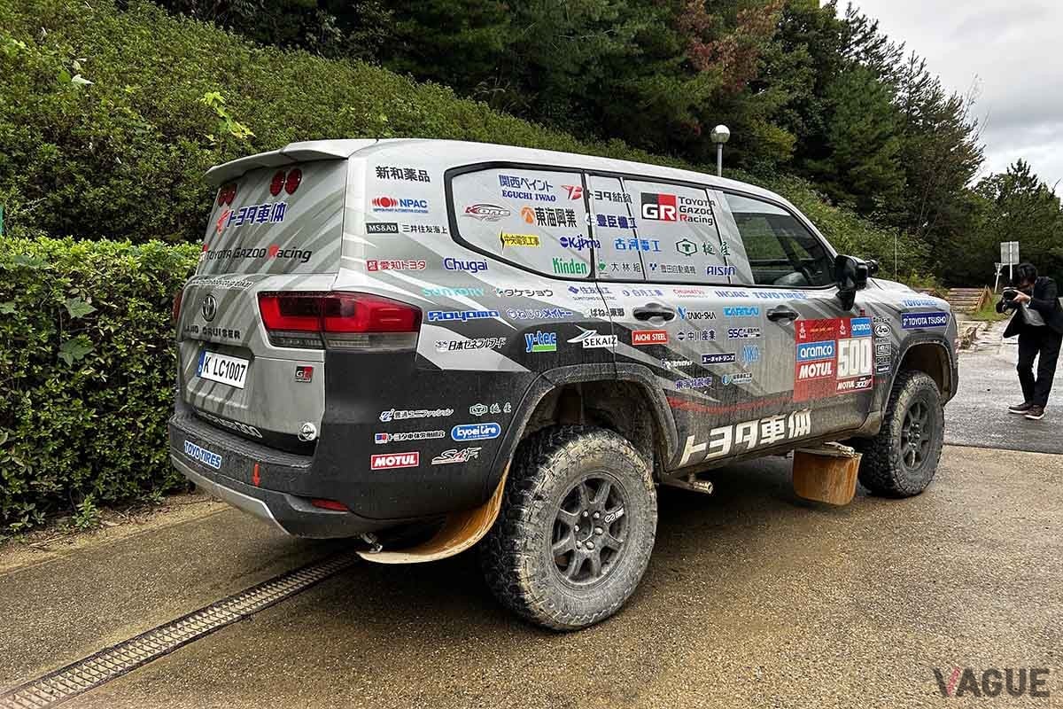 2025年1月にサウジアラビアで開催されるダカールラリー2025に参戦するTLCの「ランドクルーザー300 GR SPORT」