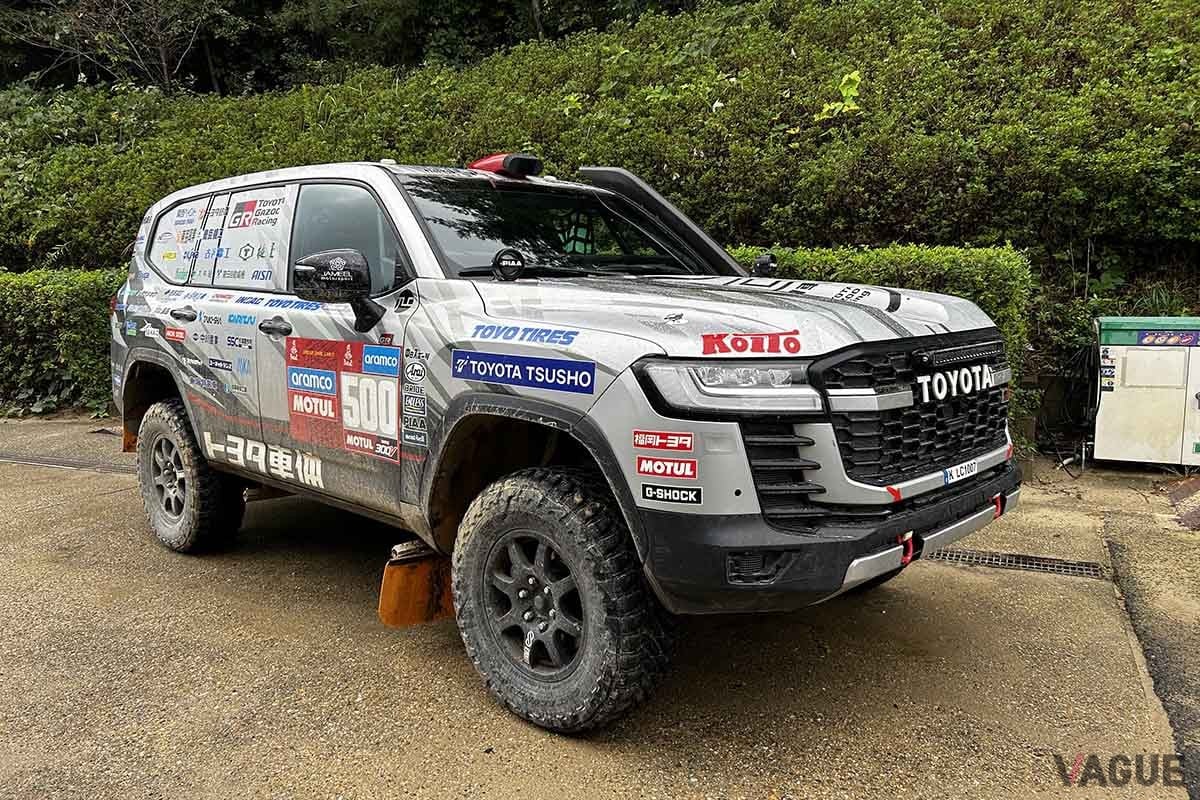 2025年1月にサウジアラビアで開催されるダカールラリー2025に参戦するTLCの「ランドクルーザー300 GR SPORT」