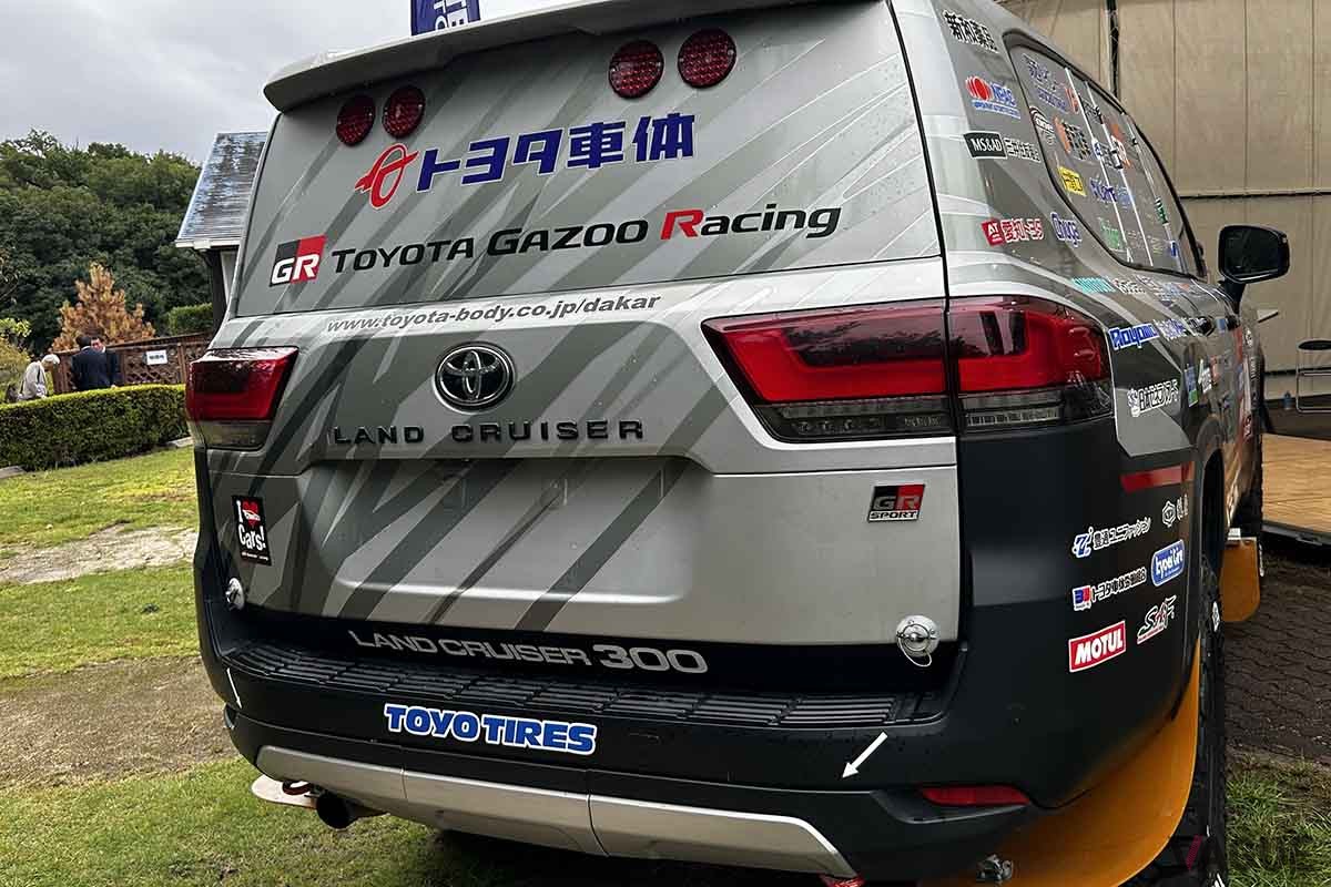 2025年1月にサウジアラビアで開催されるダカールラリー2025に参戦するTLCの「ランドクルーザー300 GR SPORT」