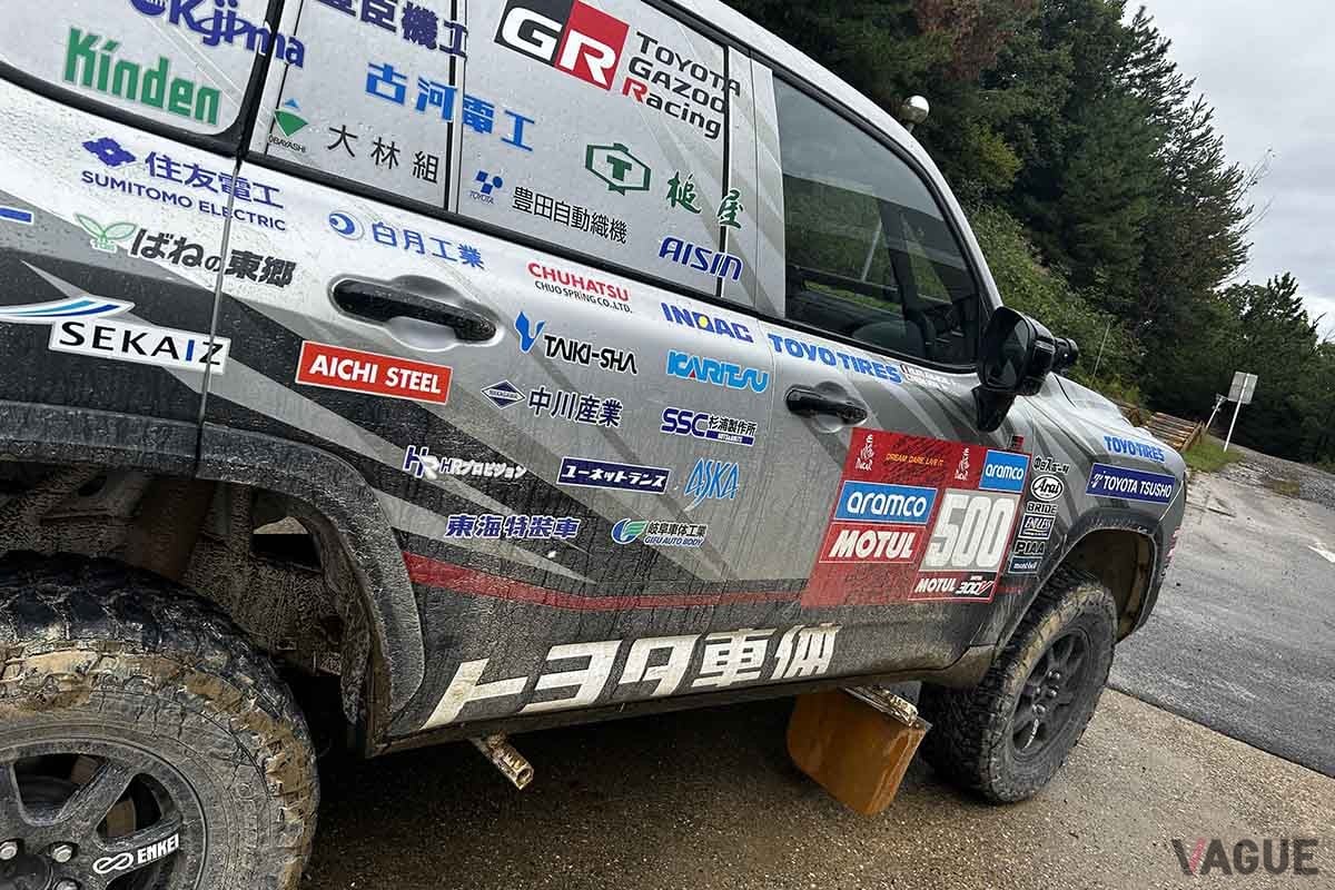 2025年1月にサウジアラビアで開催されるダカールラリー2025に参戦するTLCの「ランドクルーザー300 GR SPORT」