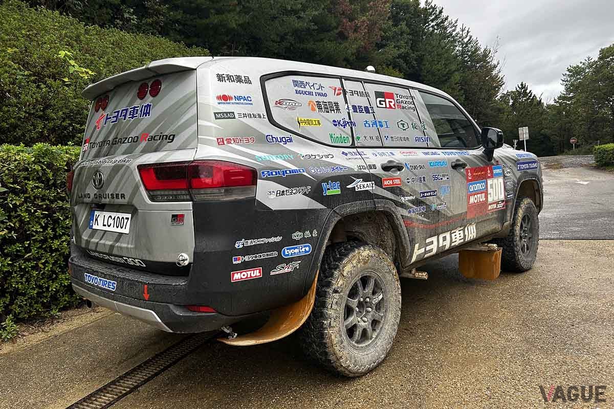 2025年1月にサウジアラビアで開催されるダカールラリー2025に参戦するTLCの「ランドクルーザー300 GR SPORT」