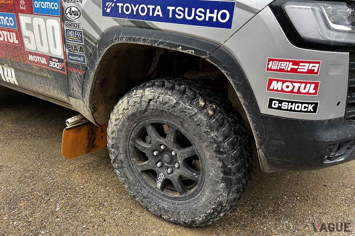 2025年1月にサウジアラビアで開催されるダカールラリー2025に参戦するTLCの「ランドクルーザー300 GR SPORT」